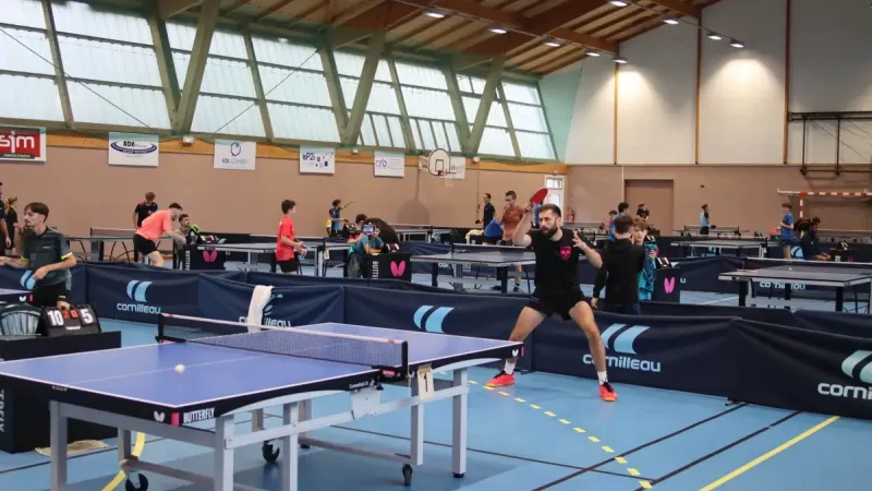 Salle d'entraînement du gymnase de l'Orbellière